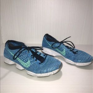 Nike tennis blue and green