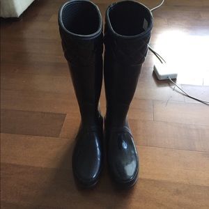 Hunter black glossy rain boots