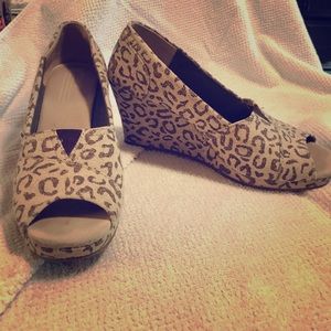 TOMS Leopard Wedges