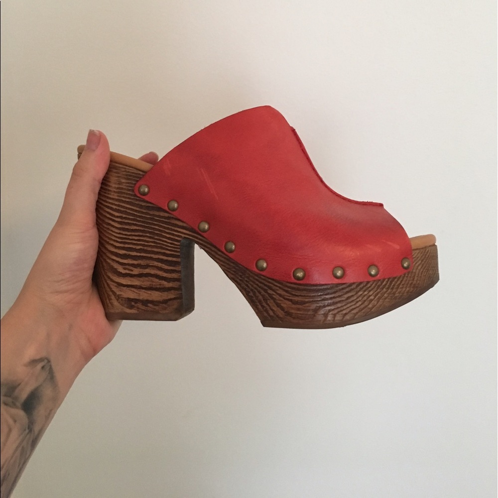 KORK EASE RED LEATHER 70S PLATFORM MULES SIZE 8