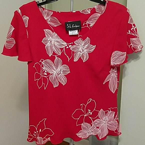 Red floral flutter sleeve top - Picture 1 of 1