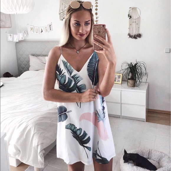Dresses & Skirts - Sale! 🌴 Palms dress