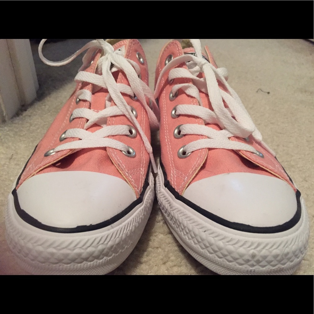 Pink women's low top converse sneakers