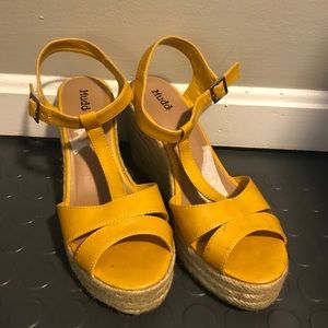 Muddy shoes - Size 9 1/2