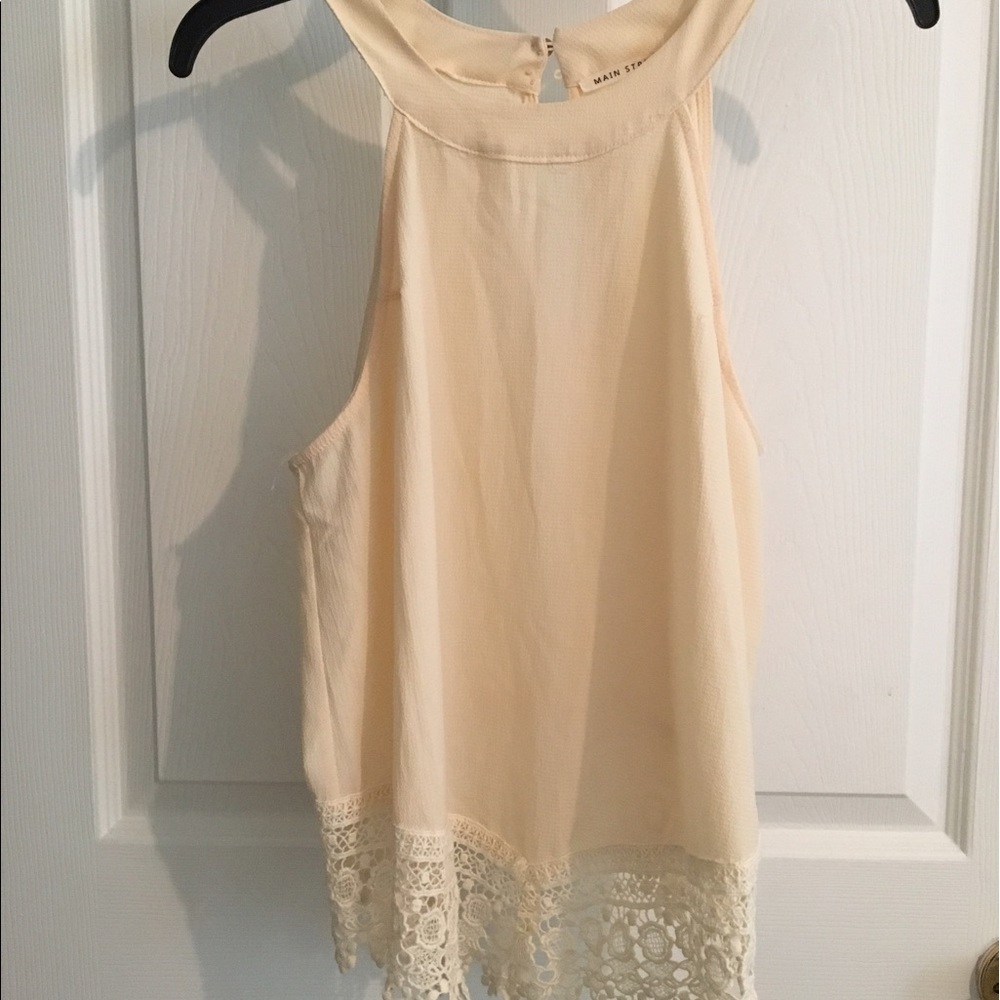 Beautiful sleeveless shirt!