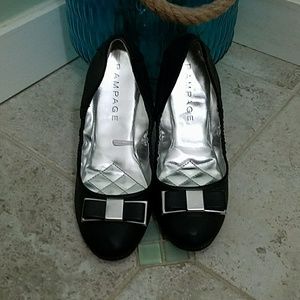 FINAL PRICE DROP Rampage Bow flats