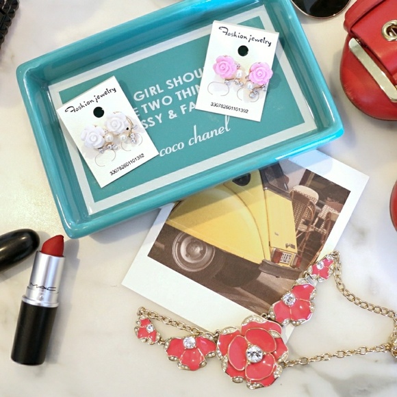 •2 for 15• Rose and Pearl Stud Earrings - Picture 3 of 5