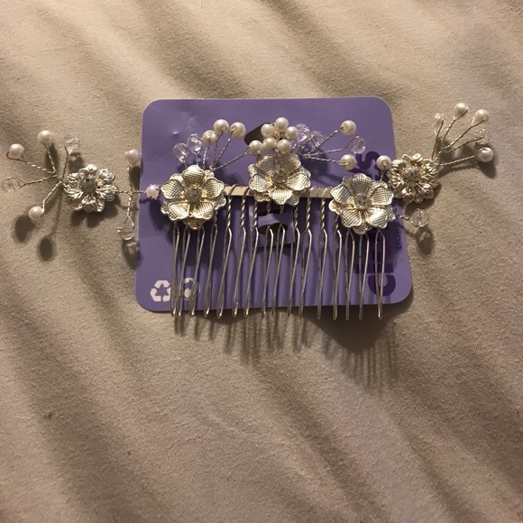 Pearl and Rhinestone Hair Comb - Picture 1 of 4
