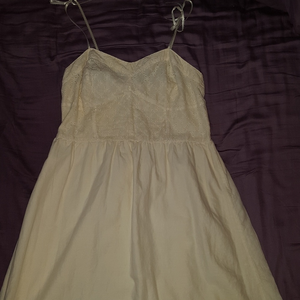 Summer dress with ribbon straps