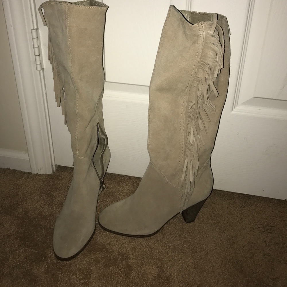 Guess tan suede boots with fringe!