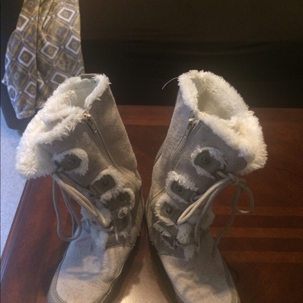 Nine West kids boots in size 3m.