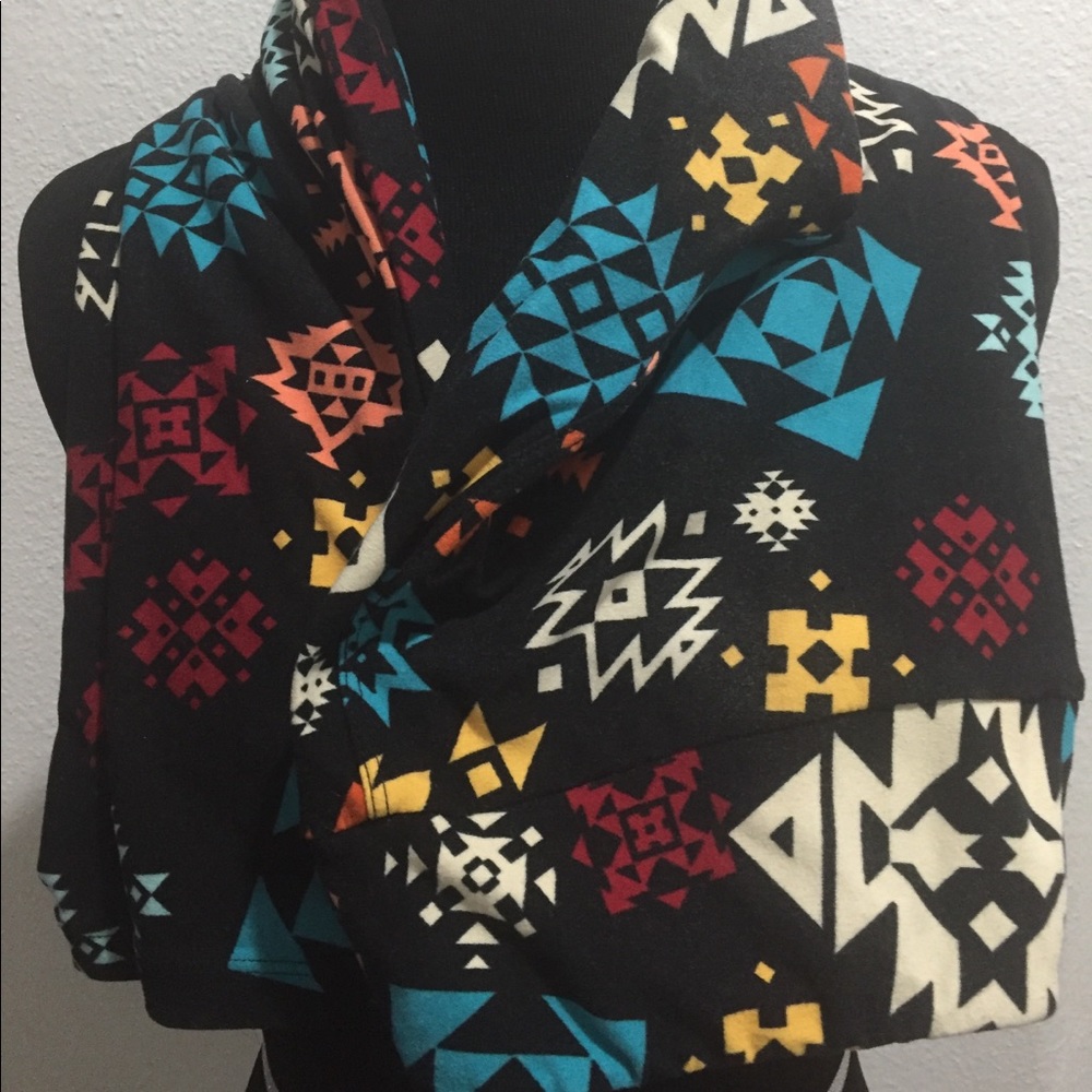 LuLaRoe OS leggings, worn