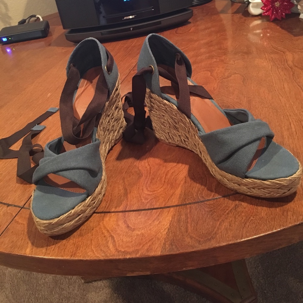 V/S "Colin Stuart" Ankle Wrap Platform Raffia Heel