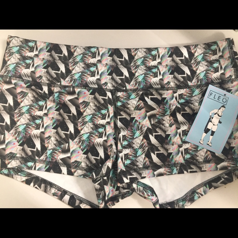 NWT FLEO shorts size L
