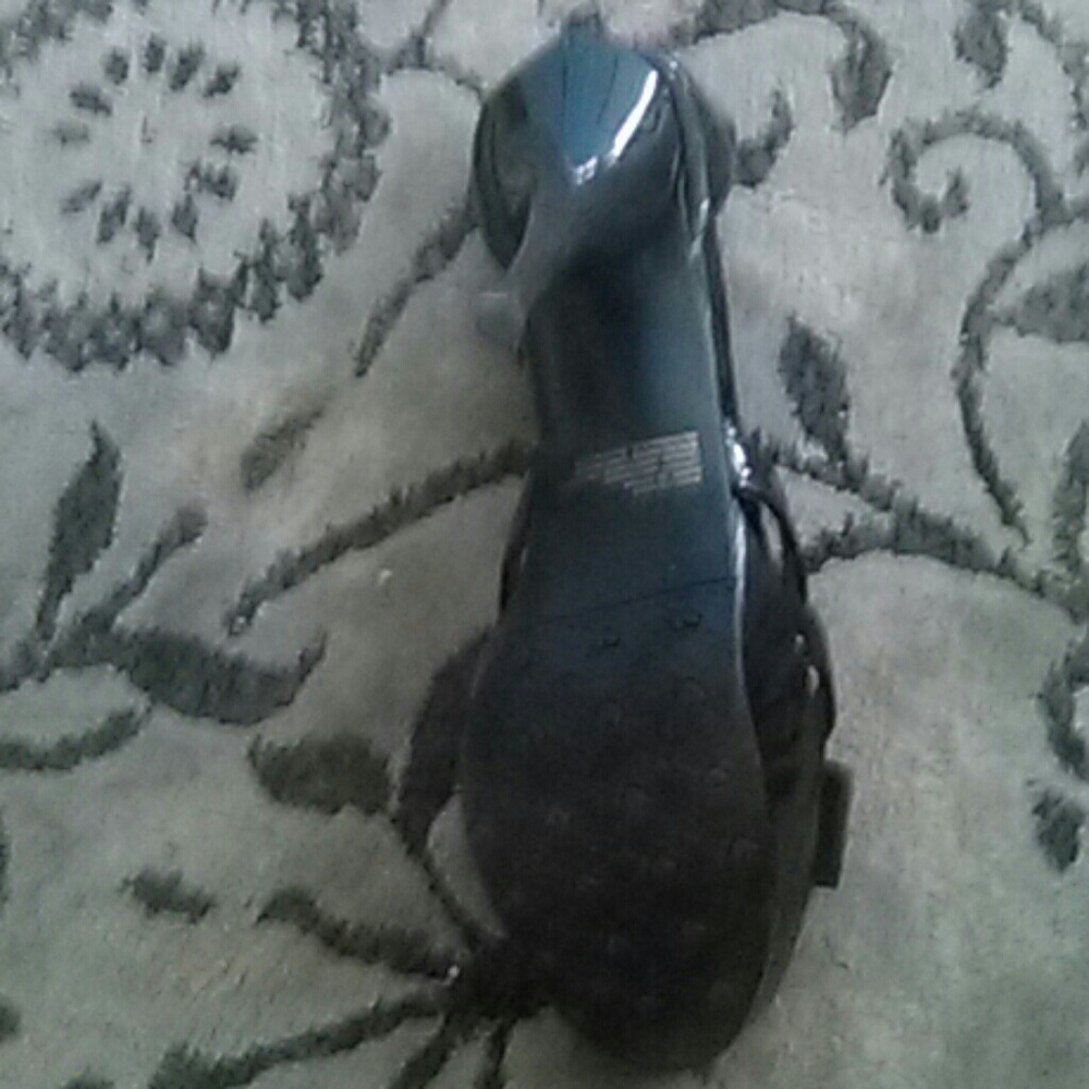 Heels - Picture 2 of 2