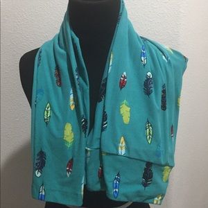 LuLaRoe leggings, teal blue with feathers