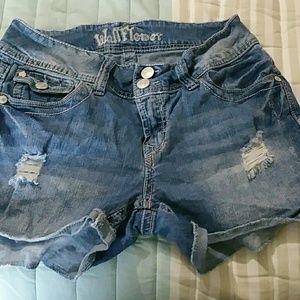 3/$16 Wallflower Sz 9 Ladies shorts