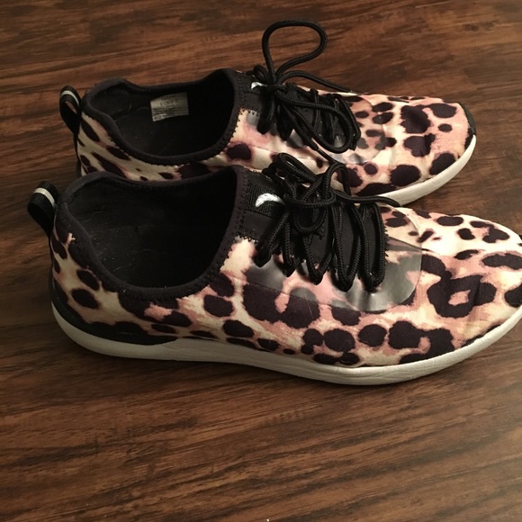 jessica simpson tennis shoes