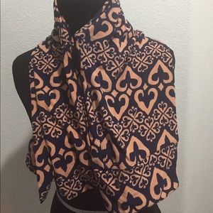 LuLaRoe leggings dark navy and peach, worn