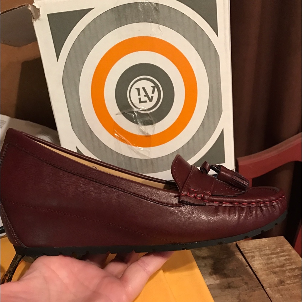 Spicy brand Burgundy Tassel Loafer Size 8