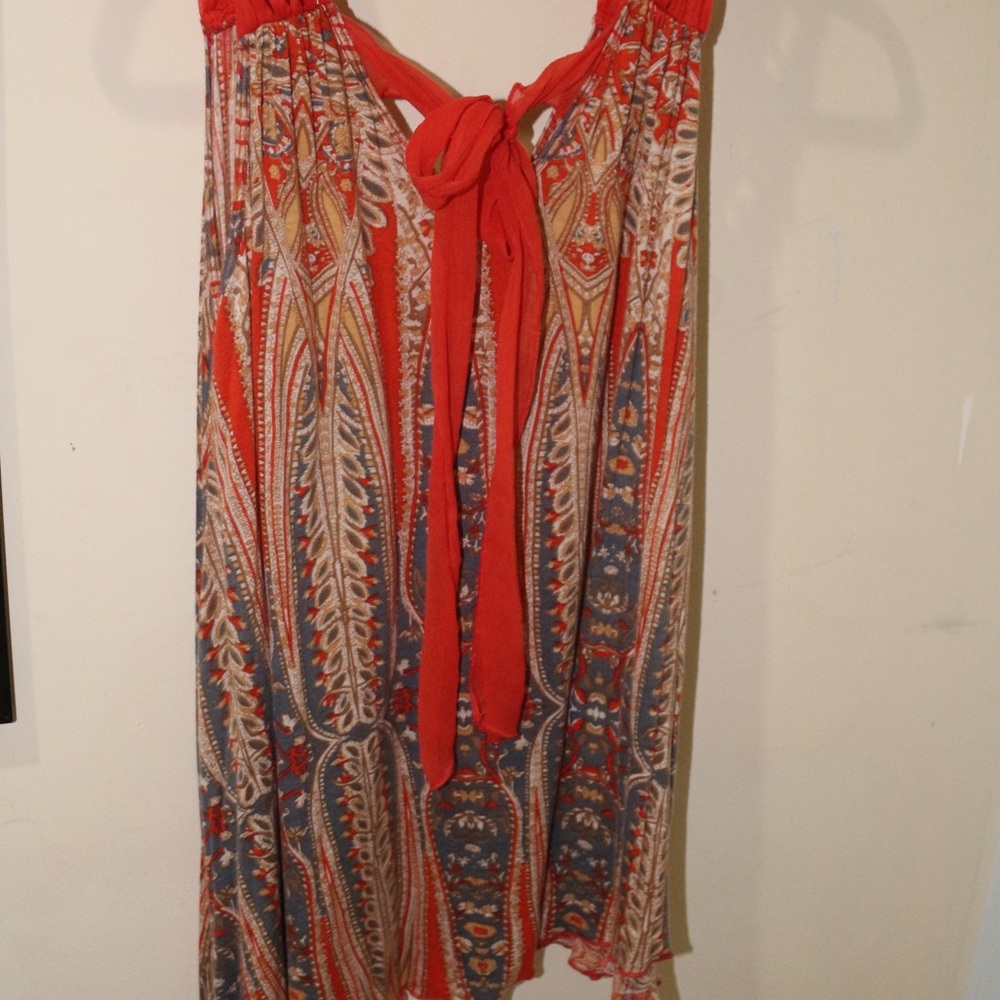 Free people asymmetrical top