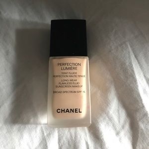Chanel perfection lumière foundation