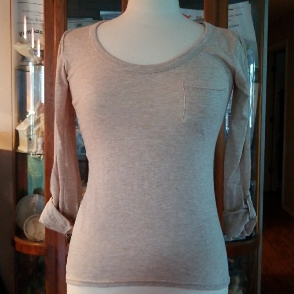 BNWT CUTE HI/LO TEE