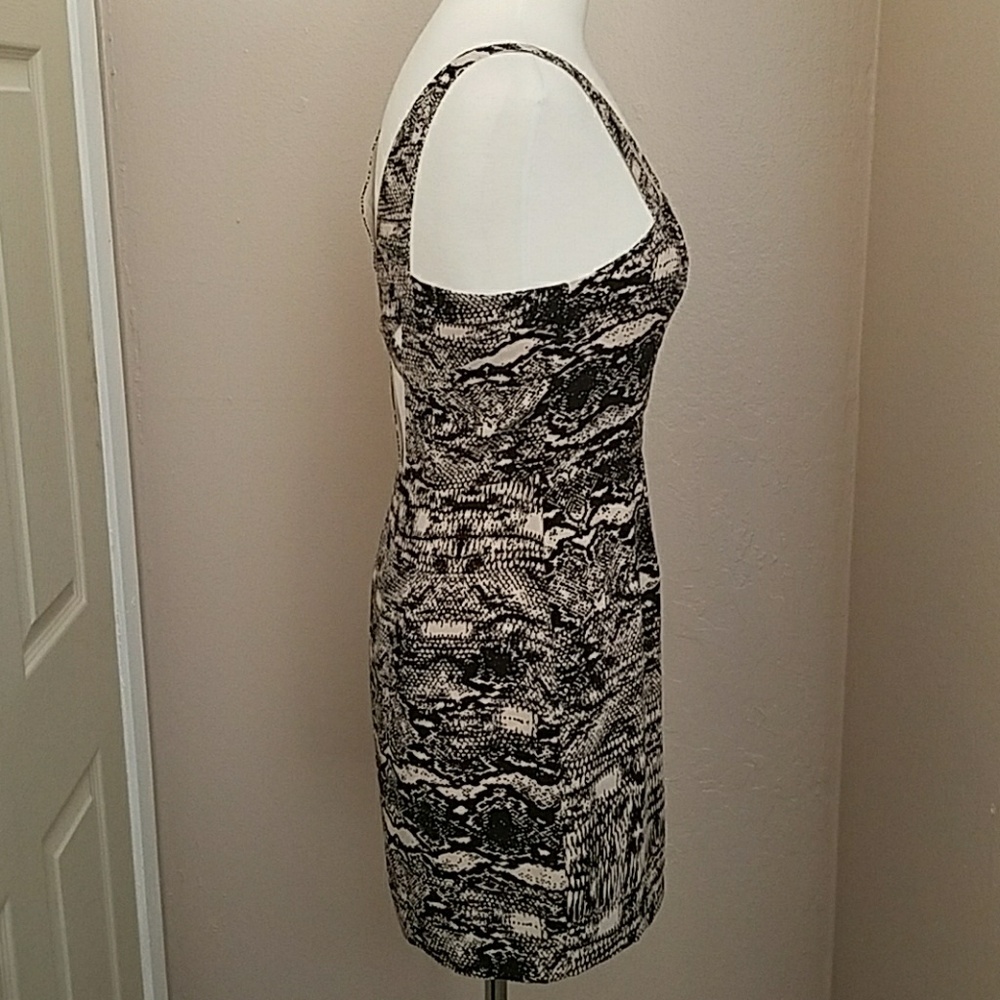 ✔SALE✔ 💋 UO~SILENCE + NOISE PRINT DRESS - Picture 7 of 7