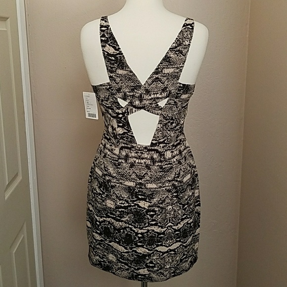 ✔SALE✔ 💋 UO~SILENCE + NOISE PRINT DRESS - Picture 5 of 7