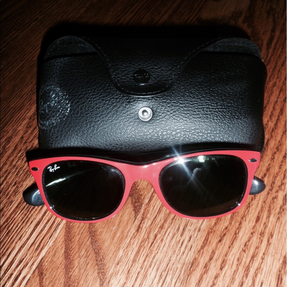 Red & Black Ray Ban Wayfarers