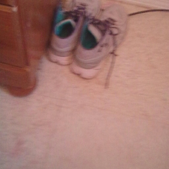 Meet your Posher, Tiffany - Picture 1 of 2