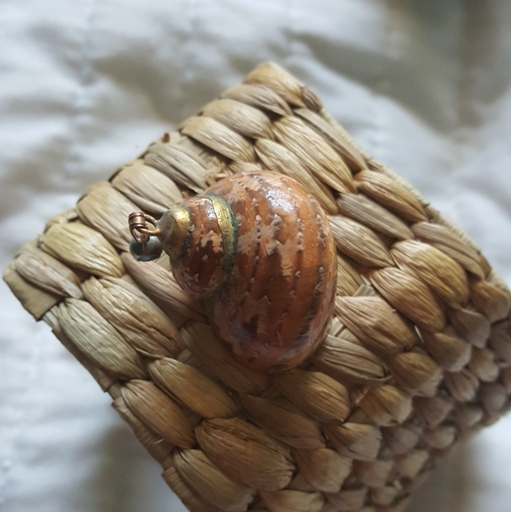 Sea shell pendant with gold accents