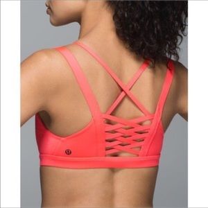 Lululemon Hot to Street bra