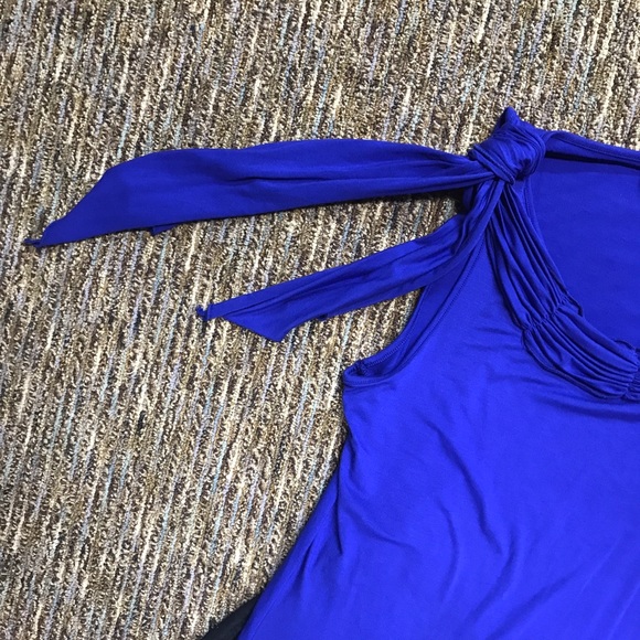 Bright blue sleeveless top - Picture 3 of 5