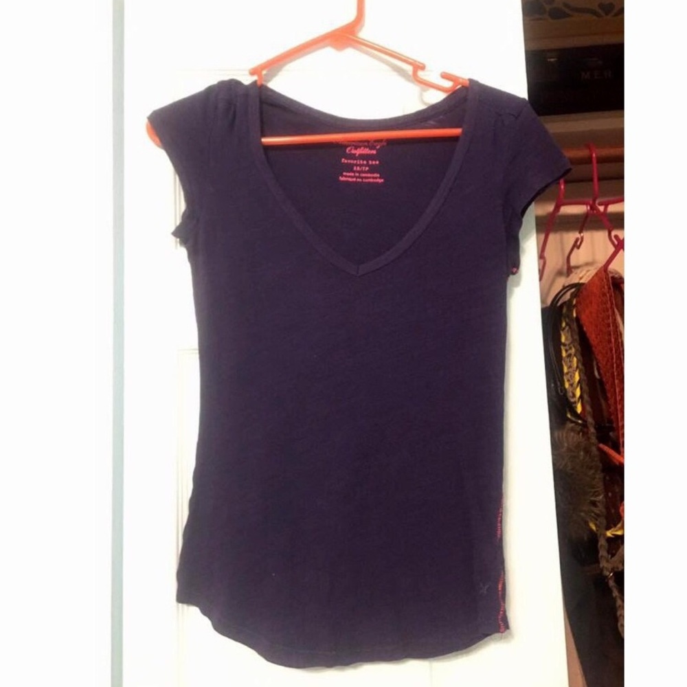 American Eagle v neck tee