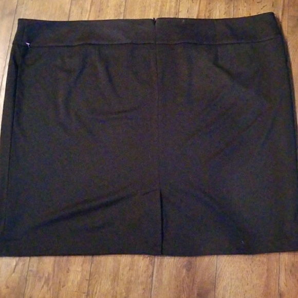 CLASSIC PLUS SIZE BLACK SKIRT!!! - Picture 2 of 4