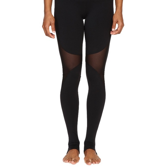 ALO Yoga Pants - ALO Coast Leggings size Med