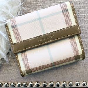 Burberry pink wallet