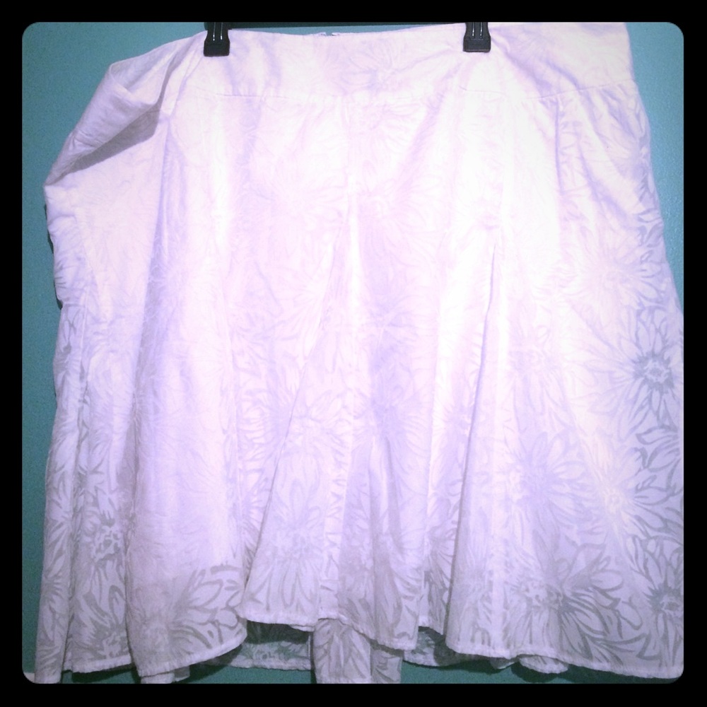 Torrid white floral skirt