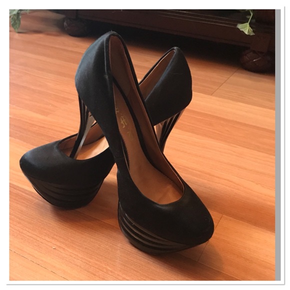 L.A.M.B Black Plump Shoes - Picture 2 of 7