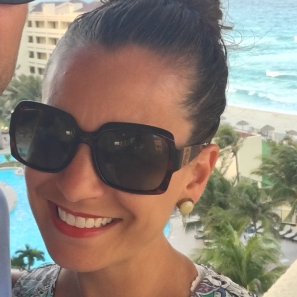 Meet your Posher, Jessica - Picture 1 of 1