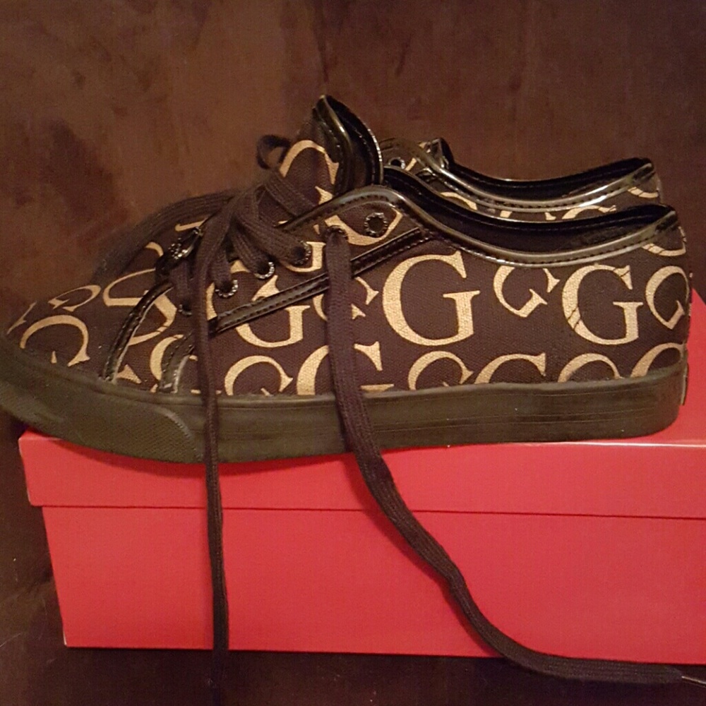 Shoes - Picture 2 of 3