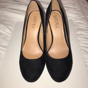 Black Pumps