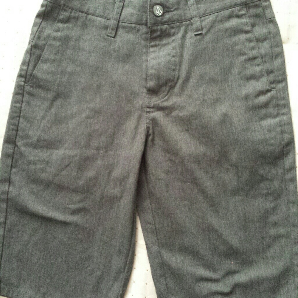 Volcom shorts... Size 27