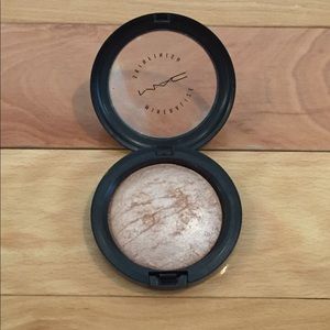 MAC Soft and Gentle Highlighter