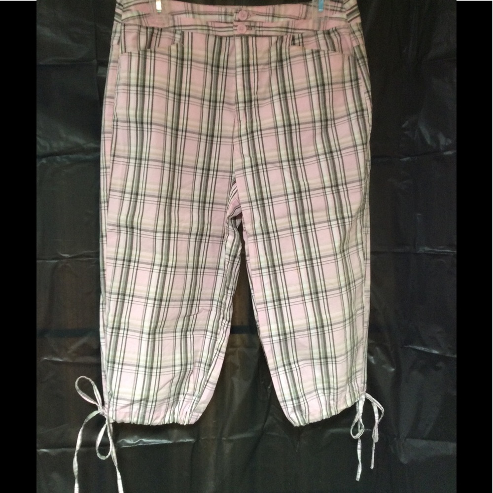 EUC women's White Stag pink plaid capris sz 8