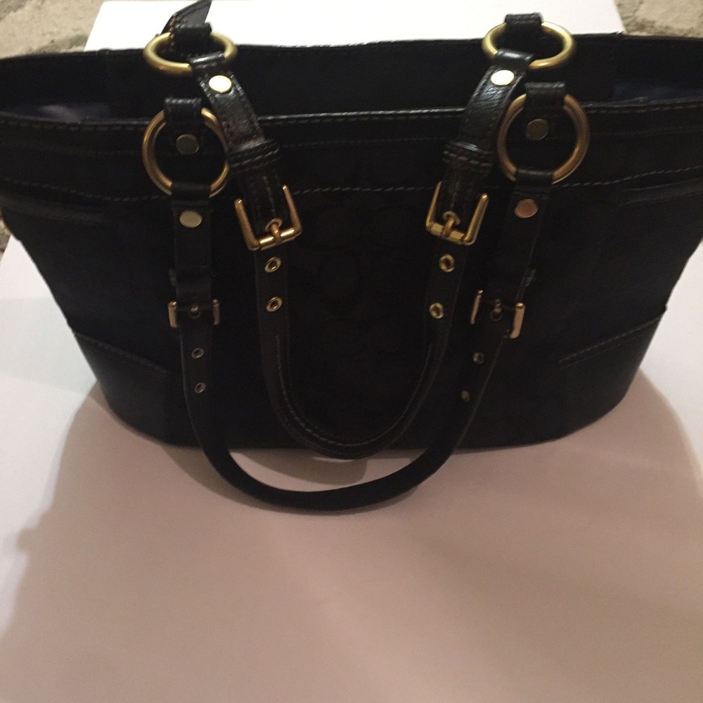Black Coach Handbag Signature C perfect size
