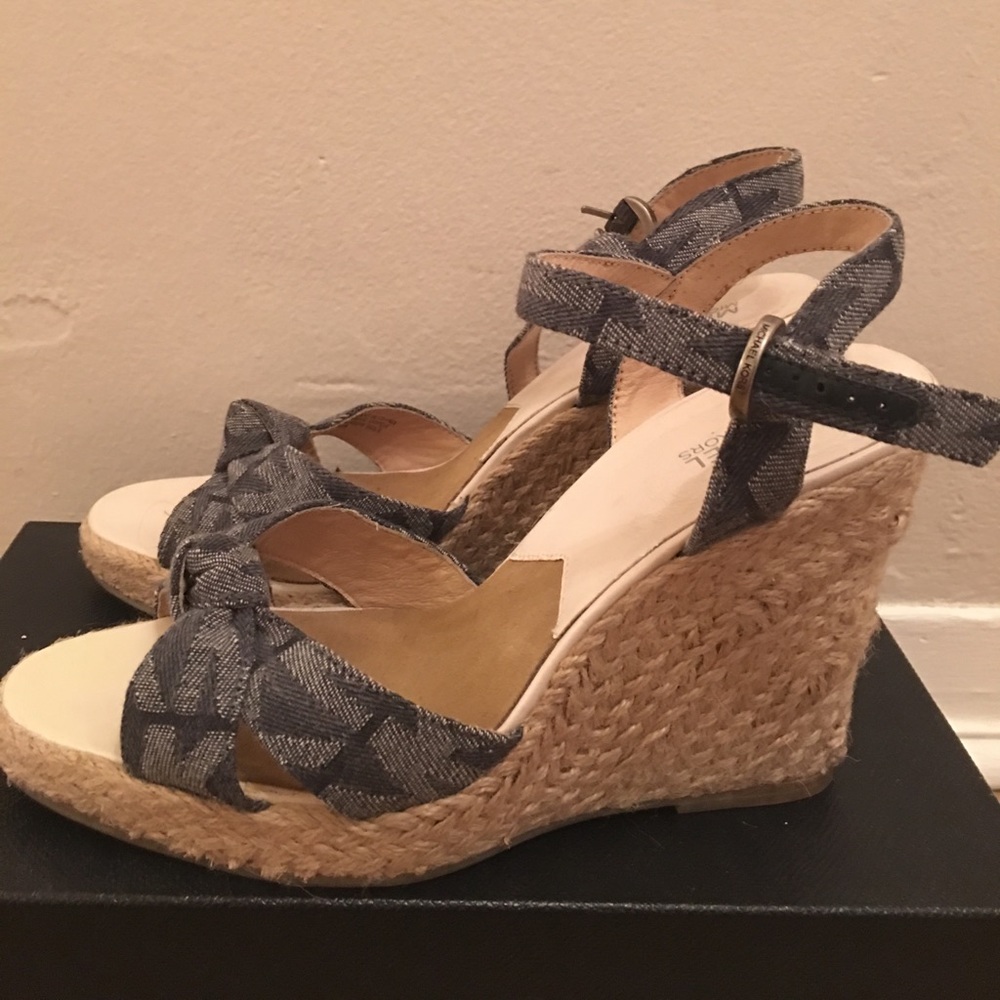 Michael Kore wedged - NEW - never worn