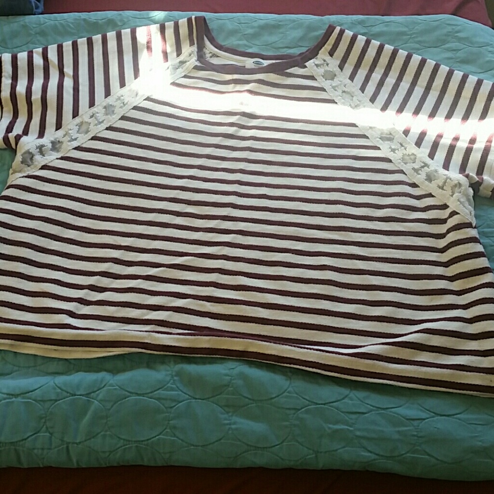 Old Navy stripped Half Top w Lace Design on Sleeve