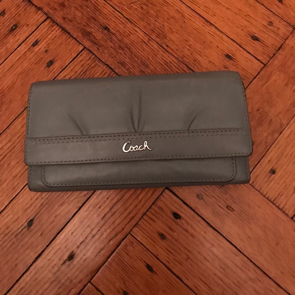 Coach tri gold wallet-great condition!